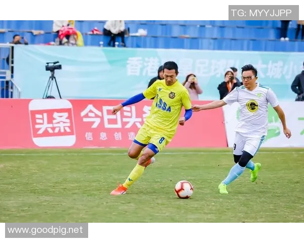 足球明星炫酷瞬间展现魅力与风采的精彩照片合集